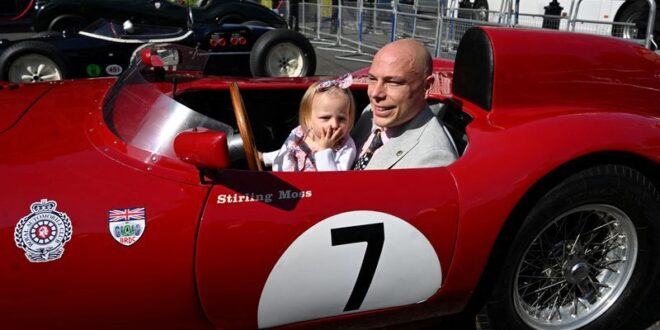 Motorsport Motor racing Moss hailed as true racer at memorial service