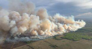 Spreading Western Canada wildfire prompts thousands to evacuate