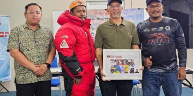 Two Malaysians stranded on Alaskan mountain one rescued