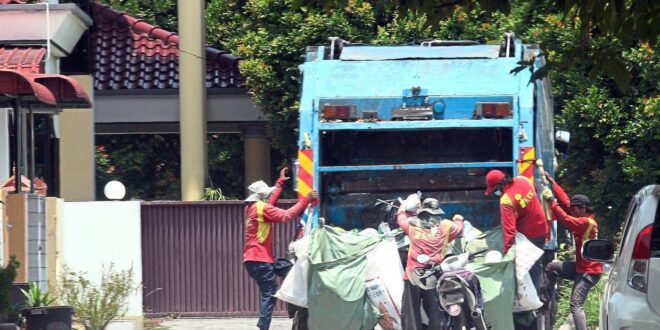 Disabled community not ashamed to work as garbage collectors