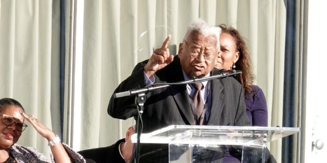 James Lawson US civil rights leader who championed nonviolence dies