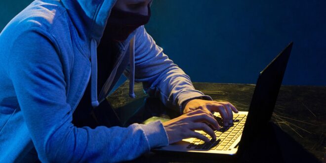 Man hacks law enforcement database to extort victim and threaten