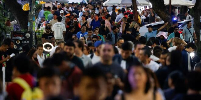 Mexicans vote in election seen crowning first female president