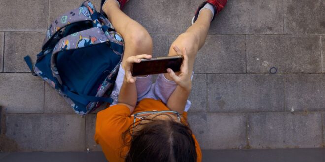 Should young kids have smartphones These parents in Europe linked