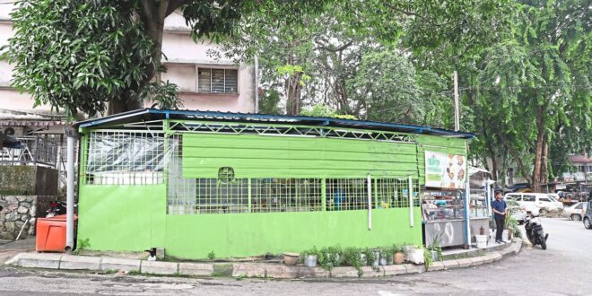 Trader operating illegal eatery in KL clears walkway