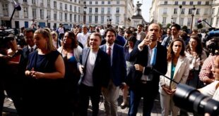 French left centrists tussle to form government