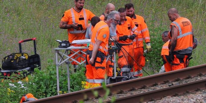 French rail traffic to return to normal Monday minister says