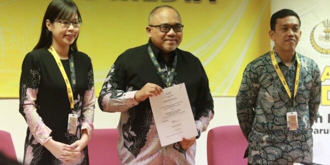 Perak assemblymen encouraged to don Malaysian Batik every Thursday