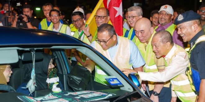 Selangor Menteri Besar inaugurates Bandar Saujana Putra flyover