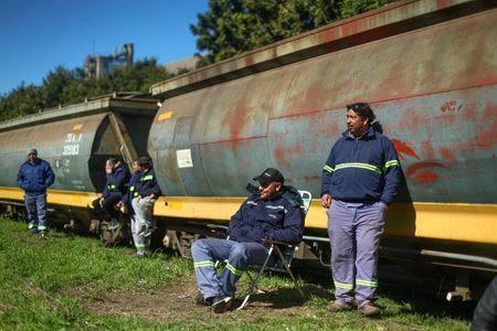 Argentina grains workers strike set to drag on into weekend