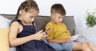 Dont give smartphones to kids under 11 UK mobile phone