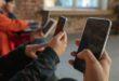 Schools in US crack down on smartphones as students more