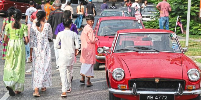 Classic rides draw crowd in Taman Yarl