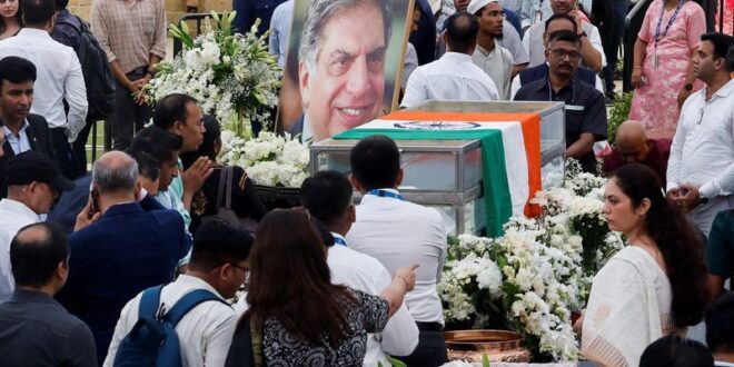 Hundreds gather to pay last respects to Indias iconic business