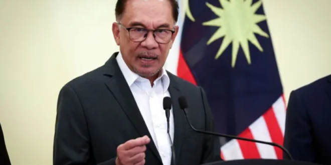 PM Anwar arrives in Vientiane for Asean Summits and Related