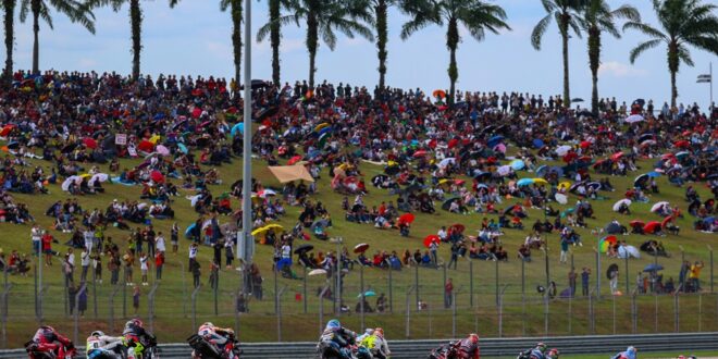 Malaysian GP breaks attendance record for second year but but